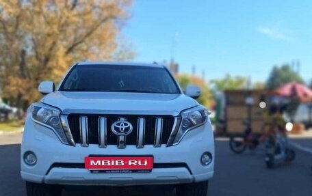 Toyota Land Cruiser Prado 150 рестайлинг 2, 2016 год, 3 200 000 рублей, 16 фотография