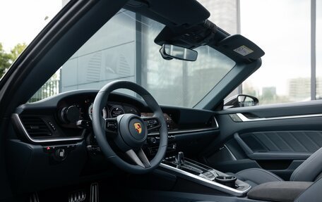 Porsche 911, 2022 год, 33 000 000 рублей, 38 фотография