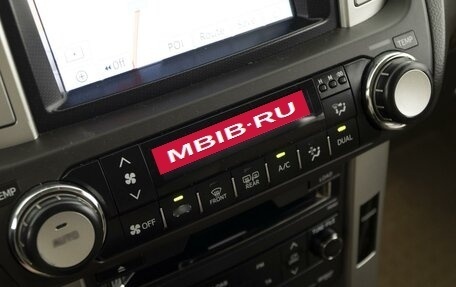 Toyota Land Cruiser Prado 150 рестайлинг 2, 2013 год, 3 172 300 рублей, 24 фотография