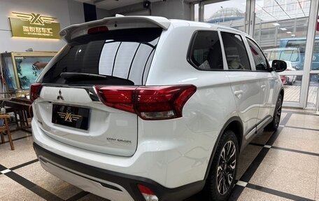 Mitsubishi Outlander III рестайлинг 3, 2022 год, 1 543 800 рублей, 5 фотография