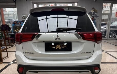 Mitsubishi Outlander III рестайлинг 3, 2022 год, 1 543 800 рублей, 6 фотография