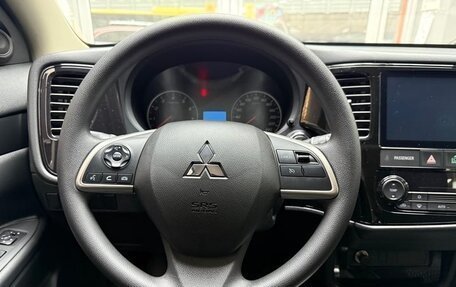 Mitsubishi Outlander III рестайлинг 3, 2022 год, 1 543 800 рублей, 12 фотография