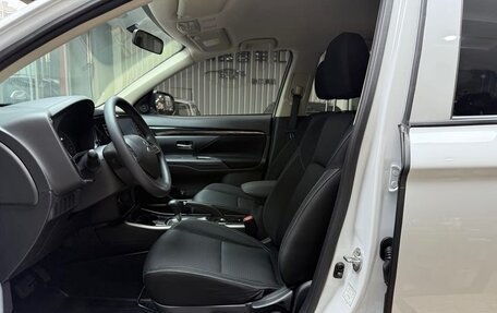 Mitsubishi Outlander III рестайлинг 3, 2022 год, 1 543 800 рублей, 8 фотография
