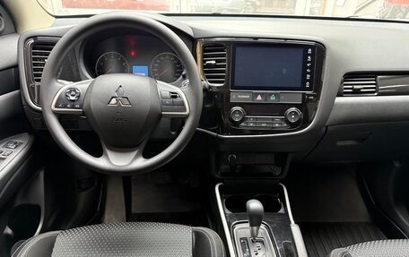 Mitsubishi Outlander III рестайлинг 3, 2022 год, 1 543 800 рублей, 10 фотография