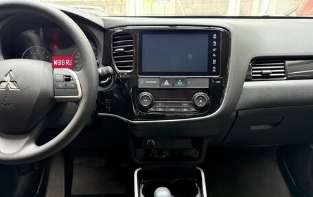 Mitsubishi Outlander III рестайлинг 3, 2022 год, 1 543 800 рублей, 11 фотография