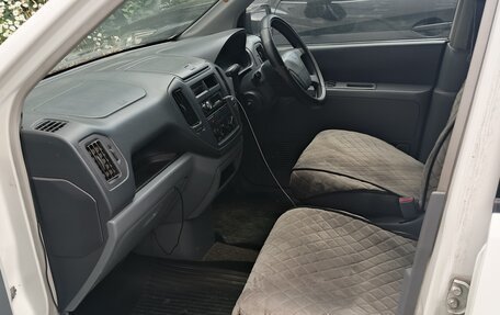 Mitsubishi Mirage VI рестайлинг, 2002 год, 170 000 рублей, 10 фотография