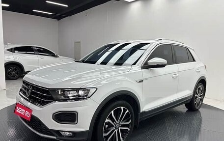 Volkswagen T-Roc I, 2022 год, 1 870 000 рублей, 1 фотография