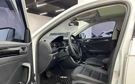Volkswagen T-Roc I, 2022 год, 1 870 000 рублей, 8 фотография
