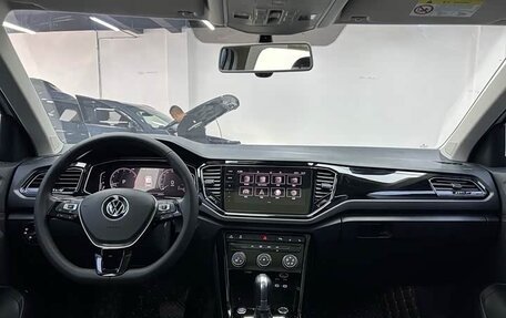 Volkswagen T-Roc I, 2022 год, 1 870 000 рублей, 14 фотография