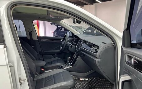 Volkswagen T-Roc I, 2022 год, 1 870 000 рублей, 9 фотография