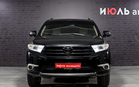 Toyota Highlander III, 2011 год, 1 976 000 рублей, 2 фотография