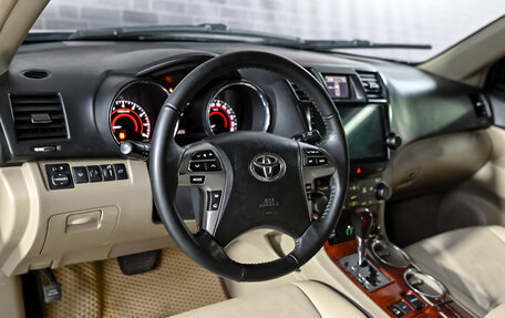 Toyota Highlander III, 2011 год, 1 976 000 рублей, 10 фотография