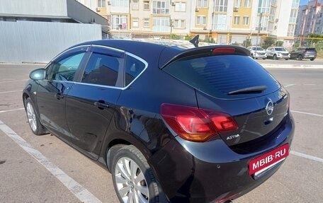 Opel Astra J, 2011 год, 840 000 рублей, 3 фотография