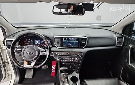 KIA Sportage IV рестайлинг, 2020 год, 1 800 000 рублей, 5 фотография