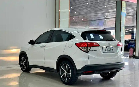 Honda Vezel, 2022 год, 1 230 000 рублей, 6 фотография