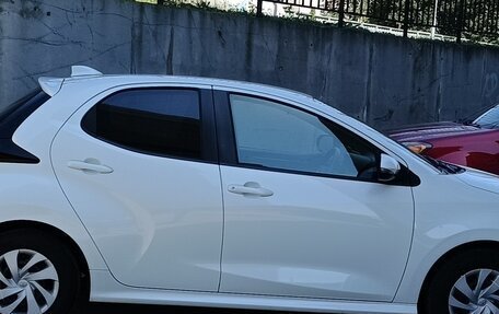 Toyota Yaris, 2020 год, 1 350 000 рублей, 2 фотография