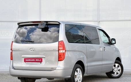 Hyundai Grand Starex Grand Starex I рестайлинг 2, 2015 год, 1 850 000 рублей, 3 фотография
