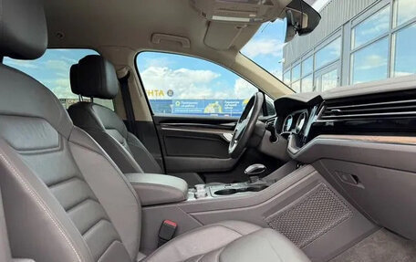 Volkswagen Touareg III, 2018 год, 4 800 000 рублей, 7 фотография