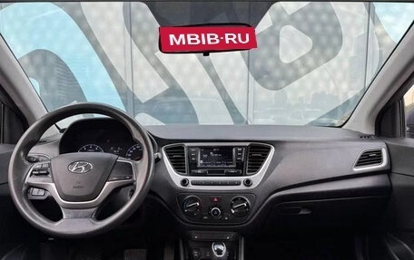 Hyundai Solaris II рестайлинг, 2017 год, 960 000 рублей, 2 фотография