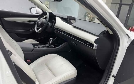 Mazda 3, 2022 год, 2 050 000 рублей, 8 фотография