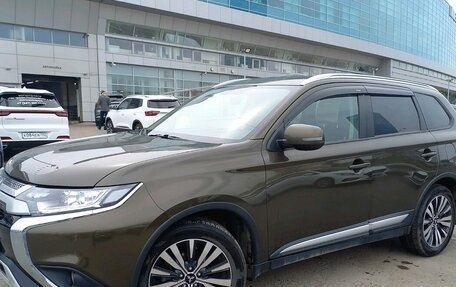 Mitsubishi Outlander III рестайлинг 3, 2018 год, 2 325 990 рублей, 3 фотография