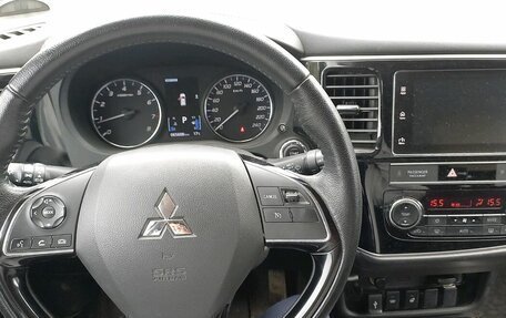 Mitsubishi Outlander III рестайлинг 3, 2018 год, 2 325 990 рублей, 9 фотография