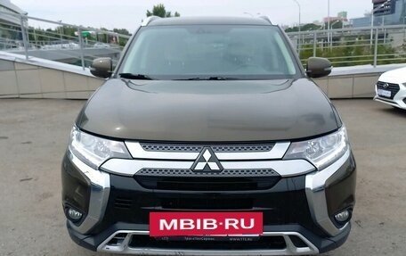 Mitsubishi Outlander III рестайлинг 3, 2018 год, 2 325 990 рублей, 2 фотография