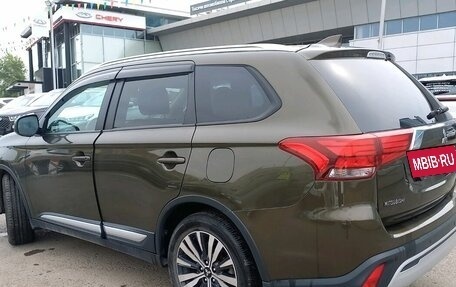 Mitsubishi Outlander III рестайлинг 3, 2018 год, 2 325 990 рублей, 4 фотография