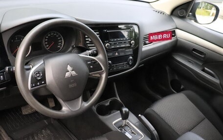 Mitsubishi Outlander III рестайлинг 3, 2014 год, 1 381 000 рублей, 10 фотография