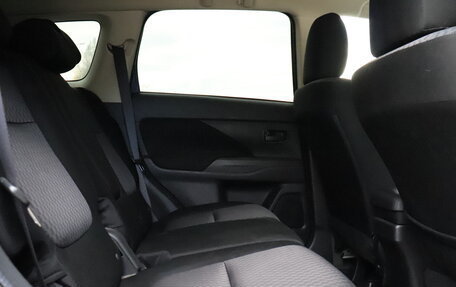 Mitsubishi Outlander III рестайлинг 3, 2014 год, 1 381 000 рублей, 19 фотография