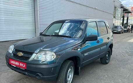 Chevrolet Niva I рестайлинг, 2017 год, 755 990 рублей, 2 фотография