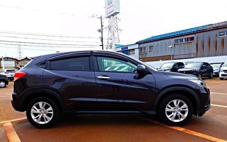 Honda Vezel, 2021 год, 1 600 000 рублей, 2 фотография