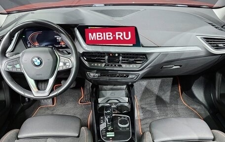 BMW 1 серия, 2021 год, 2 330 000 рублей, 13 фотография
