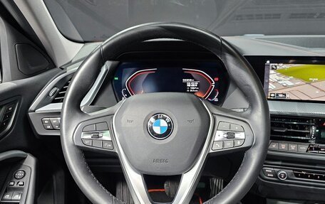 BMW 1 серия, 2021 год, 2 330 000 рублей, 19 фотография