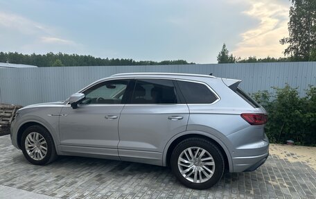 Volkswagen Touareg III, 2019 год, 6 050 000 рублей, 2 фотография