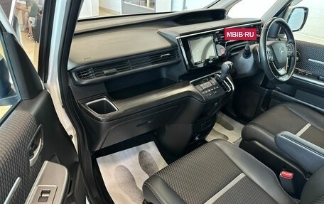 Honda Stepwgn IV, 2016 год, 2 329 000 рублей, 12 фотография