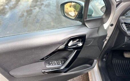 Peugeot 208 II, 2014 год, 610 000 рублей, 5 фотография