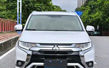 Mitsubishi Outlander III рестайлинг 3, 2021 год, 2 040 111 рублей, 2 фотография