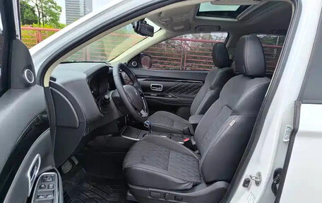 Mitsubishi Outlander III рестайлинг 3, 2021 год, 2 040 111 рублей, 4 фотография