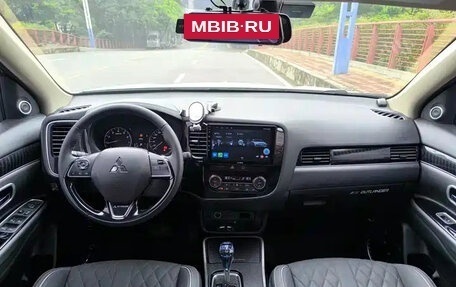Mitsubishi Outlander III рестайлинг 3, 2021 год, 2 040 111 рублей, 5 фотография