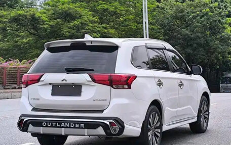 Mitsubishi Outlander III рестайлинг 3, 2021 год, 2 040 111 рублей, 10 фотография