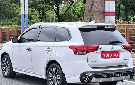 Mitsubishi Outlander III рестайлинг 3, 2021 год, 2 040 111 рублей, 12 фотография