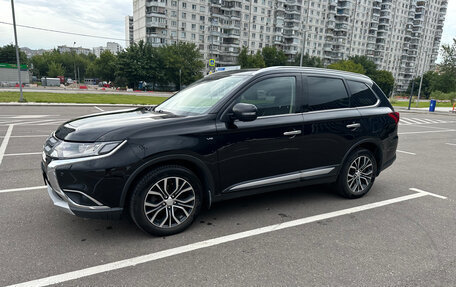 Mitsubishi Outlander III рестайлинг 3, 2017 год, 2 300 000 рублей, 3 фотография