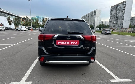 Mitsubishi Outlander III рестайлинг 3, 2017 год, 2 300 000 рублей, 5 фотография