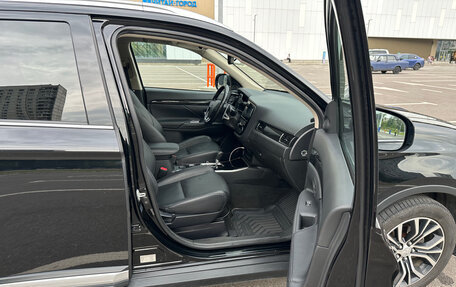 Mitsubishi Outlander III рестайлинг 3, 2017 год, 2 300 000 рублей, 14 фотография