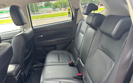 Mitsubishi Outlander III рестайлинг 3, 2017 год, 2 300 000 рублей, 13 фотография