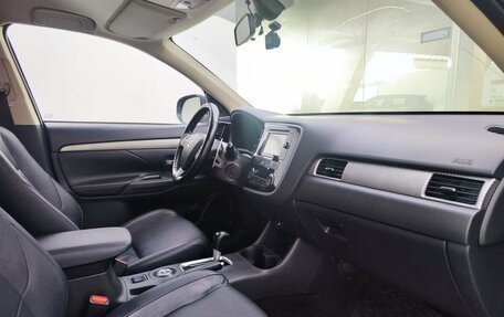 Mitsubishi Outlander III рестайлинг 3, 2013 год, 1 099 000 рублей, 11 фотография