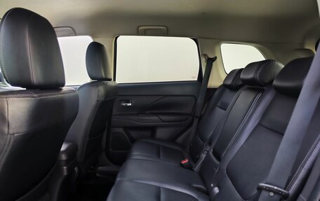Mitsubishi Outlander III рестайлинг 3, 2013 год, 1 099 000 рублей, 12 фотография