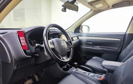 Mitsubishi Outlander III рестайлинг 3, 2013 год, 1 099 000 рублей, 16 фотография