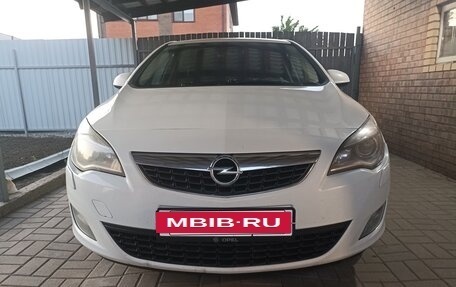 Opel Astra J, 2011 год, 800 000 рублей, 2 фотография